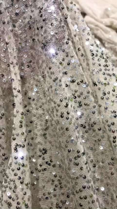 vải  kim sa  lưới màu trắng kem. _( khổ 1m6) co dãn 4 chiều may đầm váy áo đầm dạ hội thiết kế vv