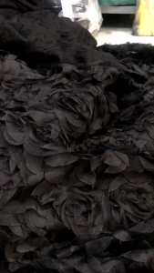 vải voan hoa hồng 3D màu đen _( khổ 1m5) may đầm váy dạ hội