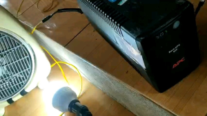 Kích điện 12v ra 220v ups APC 650 300w sài hết bình mới ngắt. Sài bình 200a vẫn ok. giá 1 cái