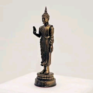 พระประจำวันเกิด พระพุทธรูปปางห้ามญาติ (วันจันทร์) เนื้อมวลสารแร่เหล็กน้ำพี้ จากบ่อเหล็กน้ำพี้ จ.อุตรดิตถ์