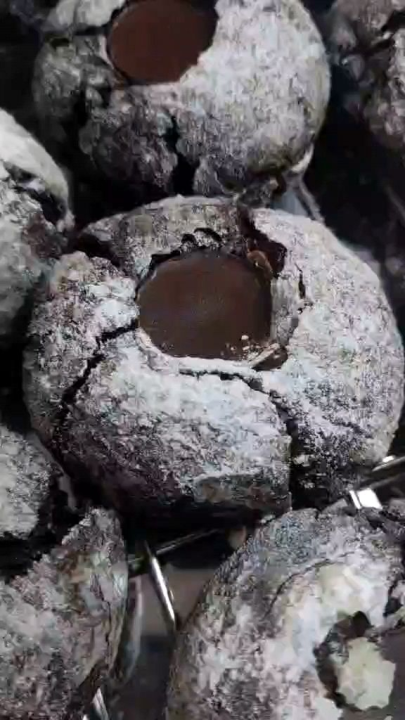 Kiss Crinkle Cookie by Wild Krumbz (50 grams)