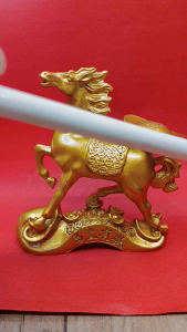 Year of The Horse Gold Metal Horse Lucky Gold Horse Fire Horse zodiac a Horse Figurine Lucky Charm Home Decor Galloping Horse Figurine Lucky Charm Horse Zodiac SIgn Year of the Horse Lucky Charm Horse metal horse fidget spinner victory Horse Golden Ho