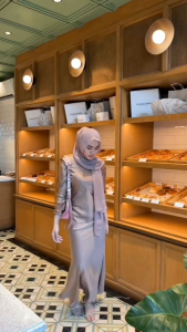 Elora Dress: Bahan Silk Satin & Desain Fashionable untuk Wanita