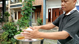 Stiker Arumanis karakter bebek ayam dan pinguin