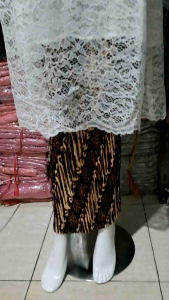 Set Kebaya Tunik Brokat: Keindahan Tradisional yang Modern