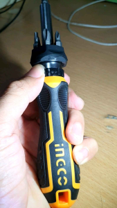 ชุดไขควงด้ามฟรีเปลี่ยนหัวได้ 8 ชิ้น