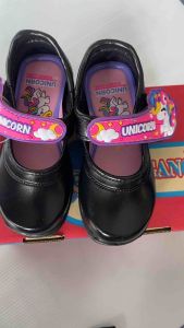 รองเท้านักเรียนอนุบาลหญิงขัดมันดำ Gerry Gang ลายยูนิคอร์น ไซส์ 25-31