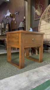 โต๊ะไม้สัก โต๊ะหัวเตียง ตู้หัวเตียง (Teak Bedside Cabinet) สูง 50 x กว้าง 50 x ลึก 40 cm. จัดส่งแบบประกอบแล้ว พร้อมใช้งาน ตู้ไม้สัก สีเสี้ยนดำน้ำตาล