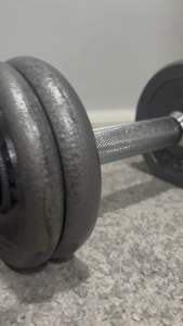 ดัมเบลเซ็ทเหล็ก 8 กก เกรดเอ แกน 1.2 นิ้ว (30มม.) ของใหม่ สีหนา กันสนิม คานชุบโครเมี่ยม สวยงาม ล็อคยางกันลื่น