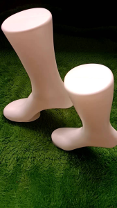 patung display manekin kaos kaki pria dan wanita