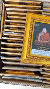 กรอบรูปหลวงปู่ศิลา ตั้งโต๊ะได้ แขวนได้  ขนาด 6.5*8.5นิ้ว สินค้ามี2แบบ