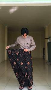 Sarung Batik Palekat Hitam | Sarung Batik Sarang Tawon | Sarung Santri | SARUNG KEKINIAN SERAGAMAN | BEST SELLER TERLARIS 2025