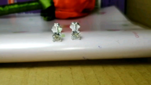 bông tai kim cương nhân tạo moisanite 0.5 carat