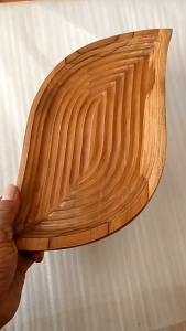 piring saji dari kayu jati model daun ukuran 25x16x2 cm kwalitas premium