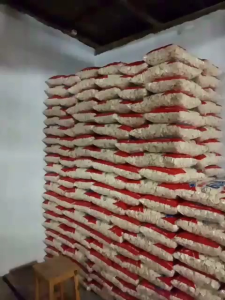 Kerupuk Mawar Putih Mentah & Rasa Ikan Tengiri Ukuran 500-1000 Gram\\n\\n Apa itu Kerupuk Mawar Putih Mentah?\\nKerupuk mawar putih mentah adalah sejenis kerupuk yang dibuat dari bahan dasar tepung kanji atau tepung tapioka. Kerupuk ini memiliki bentuk seperti bunga mawar putih dan biasanya dikonsumsi dalam keadaan mentah.\\n\\n Manfaat Kerupuk Mawar Putih Mentah\\nKerupuk mawar putih mentah memiliki beberapa manfaat kesehatan, antara lain:\\n\\n- Baik untuk pencernaan: Kerupuk mawar putih mentah dapat membantu melancarkan pencernaan karena mengandung serat alami.\\n- Rendah kalori: Kerupuk ini rendah kalori sehingga cocok untuk mereka yang sedang menjalankan program diet.\\n- Sumber protein: Kerupuk mawar putih mentah juga mengandung protein yang baik untuk tubuh.\\n\\n Cara Pembuatan Kerupuk Mawar Putih Mentah\\nBerikut adalah langkah-langkah pembuatan kerupuk mawar putih mentah:\\n\\n1. Campurkan tepung kanji atau tepung tapioka dengan air hingga menjadi adonan.\n2. Bentuk adonan menjadi bunga mawar putih menggunakan cetakan khusus.\n3. Rendam bunga mawar putih tersebut dalam air selama beberapa menit.\n4. Angkat dan tiriskan bunga mawar putih tersebut.\\n\\n Kerupuk Mawar Putih Mentah & Diet\\nKerupuk mawar putih mentah merupakan pilihan yang baik bagi mereka yang sedang menjalani program diet karena memiliki manfaat kesehatan yang baik.\\n\\n Manfaat Kerupuk Mawar Putih Mentah Untuk Diet\\nBeberapa manfaat kerupuk mawar putih mentah untuk diet adalah sebagai berikut:\\n\\n- Rendah kalori: Kerupuk mawar putih mentah rendah kalori sehingga cocok untuk mereka yang sedang menjalankan program diet.\n- Baik untuk pencernaan: Kerupuk mawar putih mentah dapat membantu melancarkan pencernaan sehingga membantu proses penurunan berat badan.\n- Sumber protein: Kerupuk mawar putih mentah juga mengandung protein yang baik untuk tubuh.\\n\\n Cara Mengkonsumsi Kerupuk Mawar Putih Mentah Dalam Diet\\nBerikut adalah cara mengkonsumsi kerupuk mawar putih mentah dalam diet:\\n\\n1. Konsumsi kerupuk mawar putih mentah sebagai camilan sehat antara waktu makan utama.\n2. Jangan mengganti makanan utama dengan kerupuk mawar putih mentah.\n3. Perhatikan porsi konsumsi kerupuk mawar putih mentah agar tidak melebihi batas yang aman.\\n\\n Kerupuk Rasa Ikan Tengiri\\nKerupuk rasa ikan tengiri adalah sejenis kerupuk yang dibuat dari bahan dasar tepung kanji atau tepung tapioka dengan tambahan rasa ikan tengiri.\\n\\n Manfaat Kerupuk Rasa Ikan Tengiri\\nBeberapa manfaat kerupuk rasa ikan tengiri adalah sebagai berikut:\\n\\n- Baik untuk otak: Kerupuk rasa ikan tengiri mengandung omega-3 yang baik untuk kesehatan otak.\n- Baik untuk jantung: Kerupuk rasa ikan tengiri juga mengandung omega-3 yang baik untuk kesehatan jantung.\n- Sumber protein: Kerupuk rasa ikan tengiri juga mengandung protein yang baik untuk tubuh.\\n\\n Cara Mengkonsumsi Kerupuk Rasa Ikan Tengiri\\nBerikut adalah cara mengkonsumsi kerupuk rasa ikan tengiri:\\n\\n1. Konsumsi kerupuk rasa ikan tengiri sebagai camilan sehat antara waktu makan utama.\n2. Jangan mengganti makanan utama dengan kerupuk rasa ikan tengiri.\n3. Perhatikan porsi konsumsi kerupuk rasa ikan tengiri agar tidak melebihi batas yang aman.\\n\\n Ukuran 500-1000 Gram\\nUkuran 500-1000 gram adalah ukuran yang ideal untuk kerupuk mawar putih mentah dan kerupuk rasa ikan tengiri.\\n\\n Mengapa Ukuran 500-1000 Gram Penting\\nBerikut adalah alasan mengapa ukuran 500-1000 gram penting untuk kerupuk mawar putih mentah dan kerupuk rasa ikan tengiri:\\n\\n- Hemat: Ukuran 500-1000 gram memungkinkan Anda untuk mendapatkan lebih banyak kerupuk dengan harga yang lebih murah.\n- Praktis: Ukuran 500-1000 gram memudahkan Anda untuk menyimpan dan mengonsumsi kerupuk sesuai kebutuhan.\n- Variasi: Ukuran 500-1000 gram memungkinkan Anda untuk mencoba berbagai jenis kerupuk tanpa harus membeli dalam jumlah besar.\\n\\n Cara Mengkonsumsi Kerupuk Mawar Putih Mentah & Rasa Ikan Tengiri Dengan Ukuran 500-1000 Gram\\nBerikut adalah cara mengkonsumsi kerupuk mawar putih mentah dan kerupuk rasa ikan tengiri dengan ukuran 500-1000 gram:\\n\\n1. Bagi kerupuk menjadi beberapa bagian kecil untuk disimpan di tempat yang berbeda.\n2. Konsumsi kerupuk sesuai kebutuhan dan jangan membiarkan sisa kerupuk terlalu lama.\n3. Simpan kerupuk di tempat yang kering dan sejuk untuk menjaga kualitas kerupuk.\"\n}