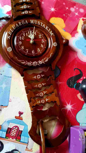 Jam Dinding Kayu Jati: Desain Elegan & Tahan Lama