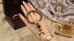 Chuỗi 3 vòng quấn tay gỗ trầm hương mic lu thống đá thạch anh tóc vàng thiên nhiên may mắn bình an tài lộc