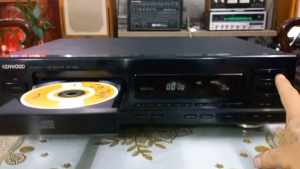 Đầu đĩa CD Kenwood DP-7060 còn rất đẹp như hình zin nguyên bản.