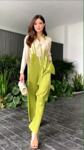 ชุดเซตอัดพลีท พิมพ์ลาย 💚🖤🧡 สีสวย แบบเปรี้ยวใจ ตัวเสื้ออัดพลีท ลอนใหญ่ แพทเทิร์นตัวยาว แบบหน้าสั้น หลังยาว กรุยกราย สวยงาม ✨✨ กางเกงอดีพลีทลอนใหญ่ำ้ี ทรงขายาว ขาบาน รุ่นนี้ไม่รั้งเป้า แน่นอนค่ะ เอวยืดสม็อคทั้งตัว ยืดได้เยอะ ใช้ผ้าผ้าเยอะมากๆๆ 😻 เพ