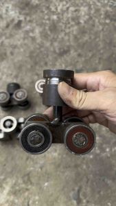 Bi treo cửa xếp - bạc đạn lớn 04 bánh ( chạy máng 4 x 8 )