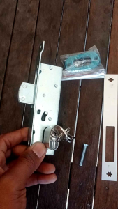 body kunci pintu aluminium set bahan stenlistell