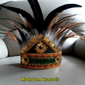 Mahkota Bulu Dayak Hijau: Aksesoris Acara Formal yang Nyaman