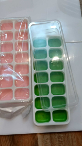 Khay làm đá 14 viên silicon có nắp đậy kín hàng nhựa cao cấp việt nam