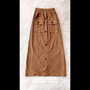 Rok Cargo Knit Wanita Panjang Saku Depan Ful Kancing