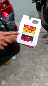 น้ํายาเคลือบยางดําและฟื้นฟูพลาสติก แกลลอล 500 ML K-one ซิลิโคนออยล์ ดําติดทนนานฟรีฟองน้ํา 1ชิ้น