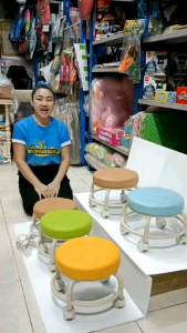 เก้าอื้สตูล เก้าอี้ทรงกลมเตี้ย มีล้อหมุนได้ 360 องศา อเนกประสงค์ เบาะหนัง PU 28 cm.หนา 5 cm. โครงพลาสติกแข็ง กระทัดรัด No.BWST6728