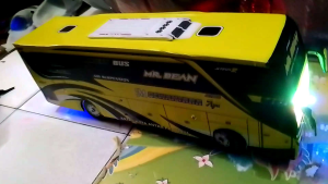 mainan miniatur bus Basuri