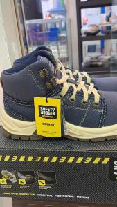 Sepatu Safety Jogger Desert Blue: Pilihan Terbaik untuk Kesehatan dan Keamanan Anda
