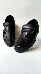 Sepatu Kulit Pria Berlubang Kasual Slip-on Santai Laki-laki Hitam Sol Datar Brongsong Pria Dewasa