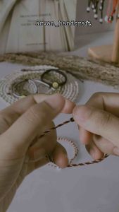 Gelang Inisial Bulat Hitam Tali Tridatu / Gelang Tridatu Inisial Huruf