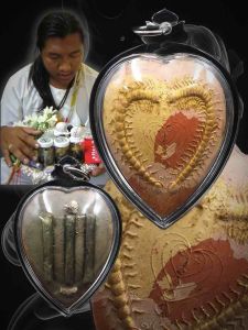 💝锁心蜈蚣💝（特别版本）蜈蚣大师 • 阿赞湿 巅峰之作 全能圣物｜灵验极速｜强效护主•背面更有师傅亲手写的三支心咒符管以及草药圣骨料