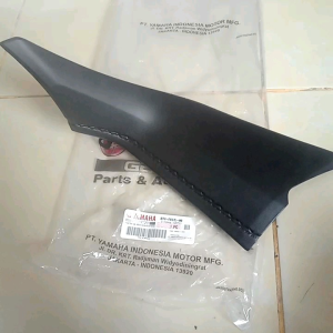 cover tengah kiri panel console xmax 250 B74-F837L-00 original yamaha