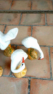 Tiểu cảnh đàn cò gốm sứ 5 con