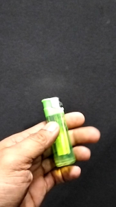 ไฟแช็คแบบกด(เติมแกดไม่ได้)ไม่แสบมือชนิดแบบใช้แล้วทิ้ง คละสี