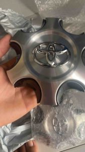 Logo chụp mâm ốp lazang bánh xe ô tô Toyota Fortuner (2017-2022). OEM: 4260B-0K130