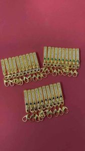 แหนบห้อยพระฝังพลอยสีเขียว น้ำเงิน เหลือง แดง และฝังพลอยสีขาว 6 เม็ด พร้อมตะขอก้ามปูทอง  แหนบห้อยพระ แหนบห้อยวัตถุมงคล