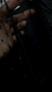 vải thun lưới chấm bi _( khổ 1m5) màu đen co dãn 4 chiều mềm mại may đầm váy áo kiểu thiết kế vv