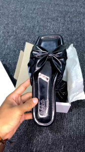 Avrilia - Sandal Flat Shoes Aksen Pita Slop Wanita Stylish Kekinian Terbaru Sol Non Slip