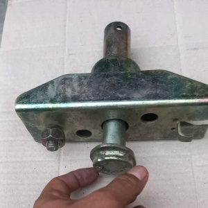 Baut Gantungan Ban Serap Kijang Super