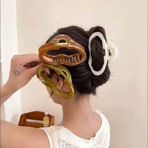 🇲🇾 Oversized 11CM Claw Clip Fashion XL Hair Clips Big Women Girls High quality Cloud Hair Clip Simple klip rambut 超大鲨鱼夹