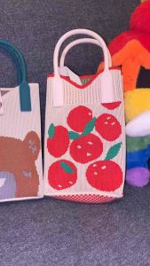 กระเป๋าถือแบบสะพายไหล่ขนาดเล็กถัก ใส่โทรศัพท์มือถือ ใส่เอกสารใบเล็กๆ กระเป๋าเเฟชั่น ทรงสี่เหลี่ยม กระเป๋าใส่เหรียญ กระเป๋าถือ (ขนาดกระเป๋า กว้าง 12 ซม. ยาว 5 ซม. สูง 18 ซม.)