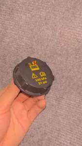 Nắp bình nước phụ Ford Transit Nắp bình nước làm mát Focus Fiesta Mondeo Ranger Mazda Bt50 mã DG93-8100-AA giá rẻ