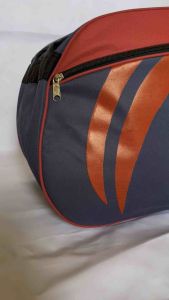 Tas tenis R2 bisa muat 2 raket tenis setiap ruang