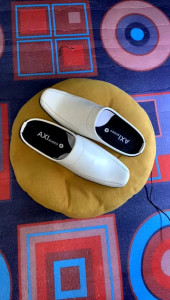 Sepatu Selop Putih Pria Terbaru