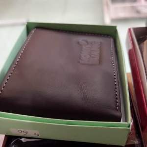 Dompet Kulit Pria Stylish & Simple Elegant