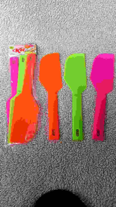 polesan bolu / cake spatula bahan plastik tebal merk KH ukuran besar